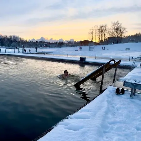 Cozy And Relaxing In Ingas, 아파트 에스포